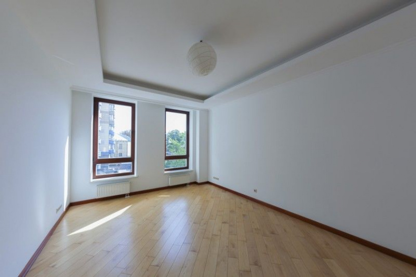 Long term rentals Flats and apartments
