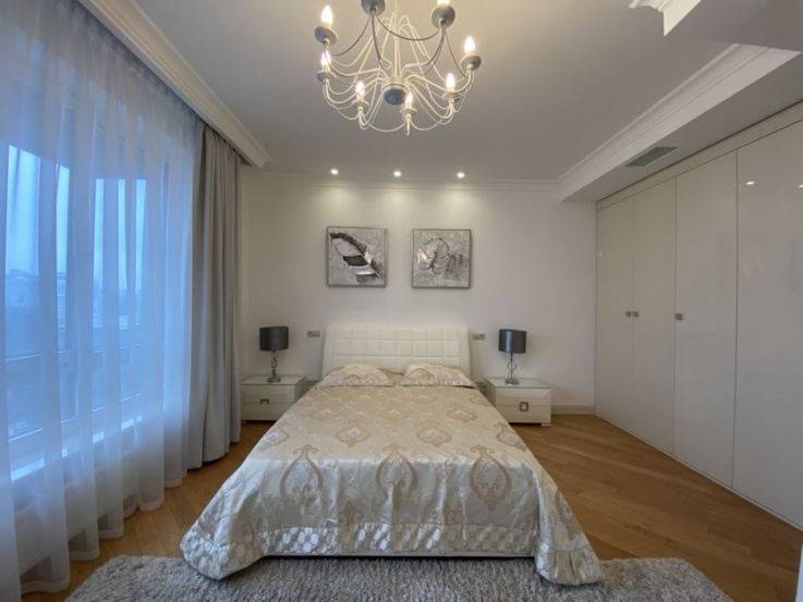 Long term rentals Flats and apartments