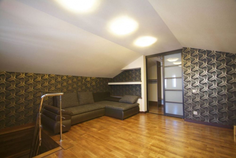 A10919 Long term rentals Flats and