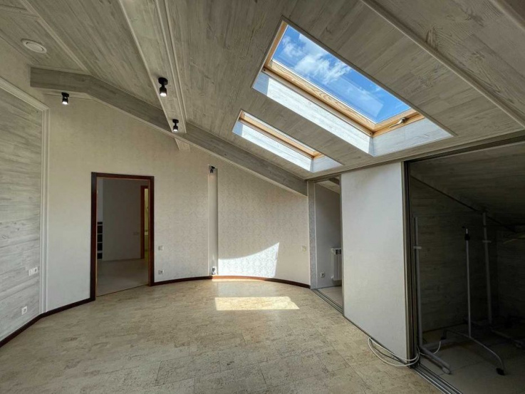 apartment on the street O. Honchara
