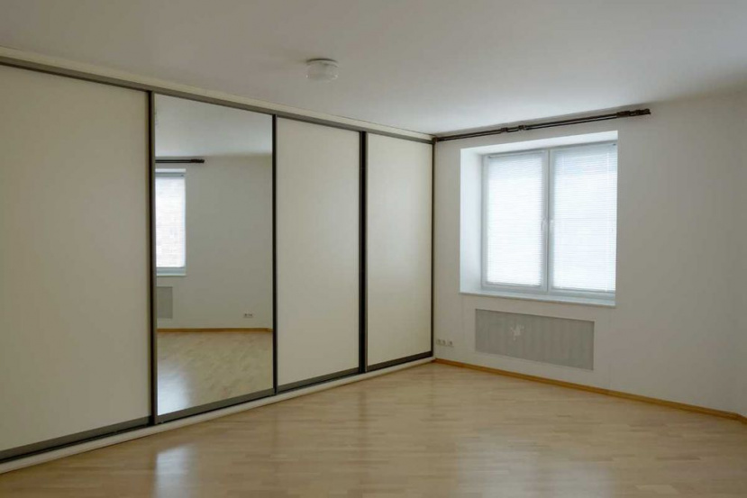 Long term rentals Flats and apartments