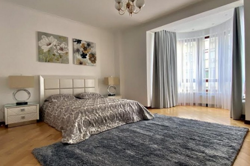 Long term rentals Flats and apartments