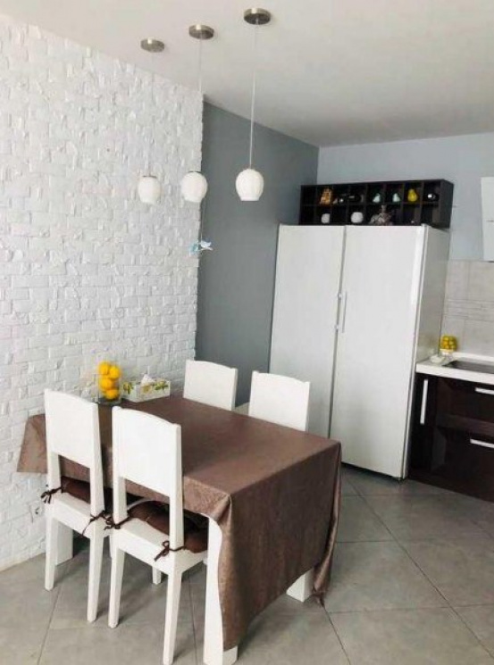 Long term rentals Flats and apartments
