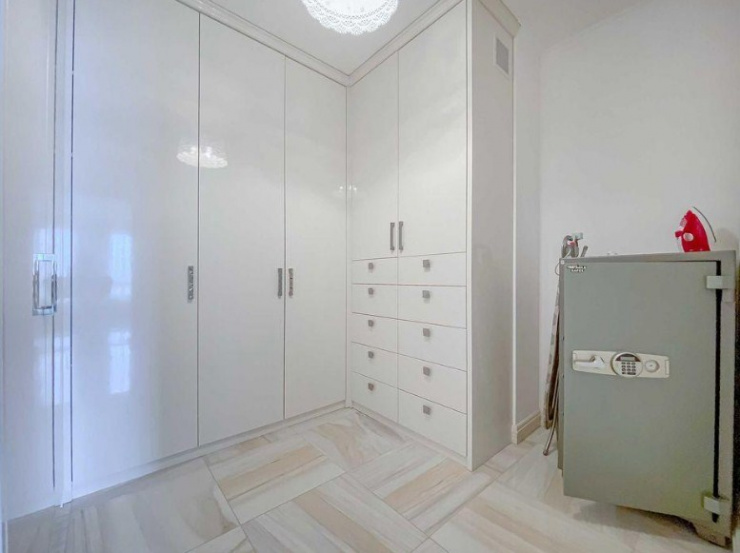 A55674 Long term rentals Flats and