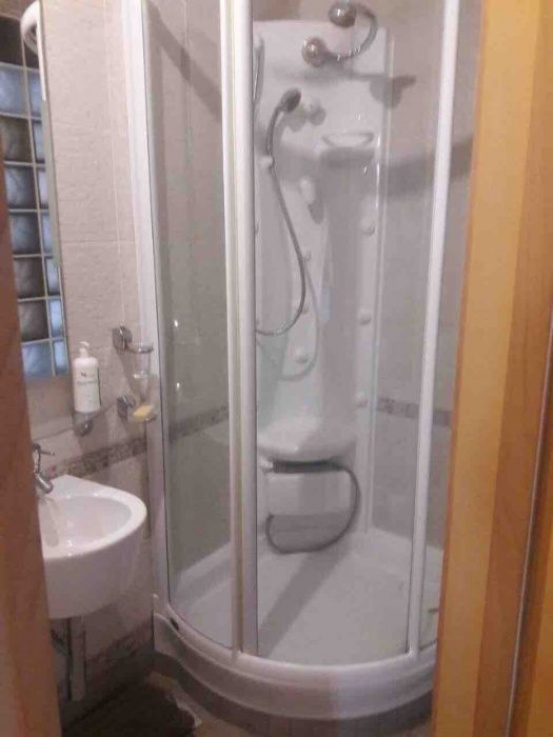 district A10658 Long term rentals Flats