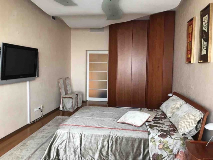 Long term rentals Flats and apartments