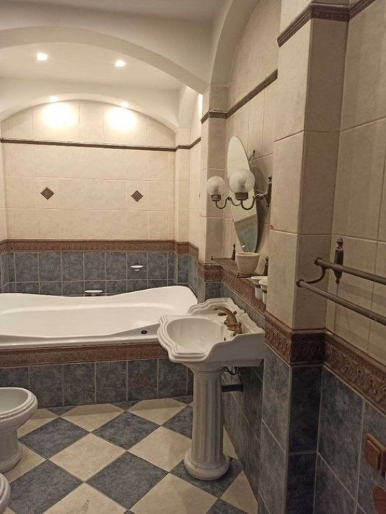 Apartment with 3 bedrooms in the center