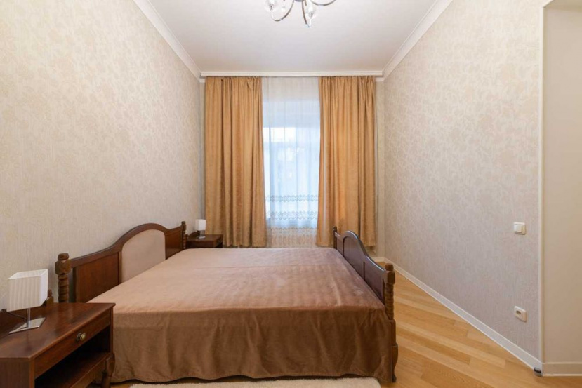 Long term rentals Flats and apartments
