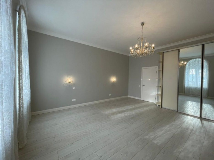 A10937 Long term rentals Flats and