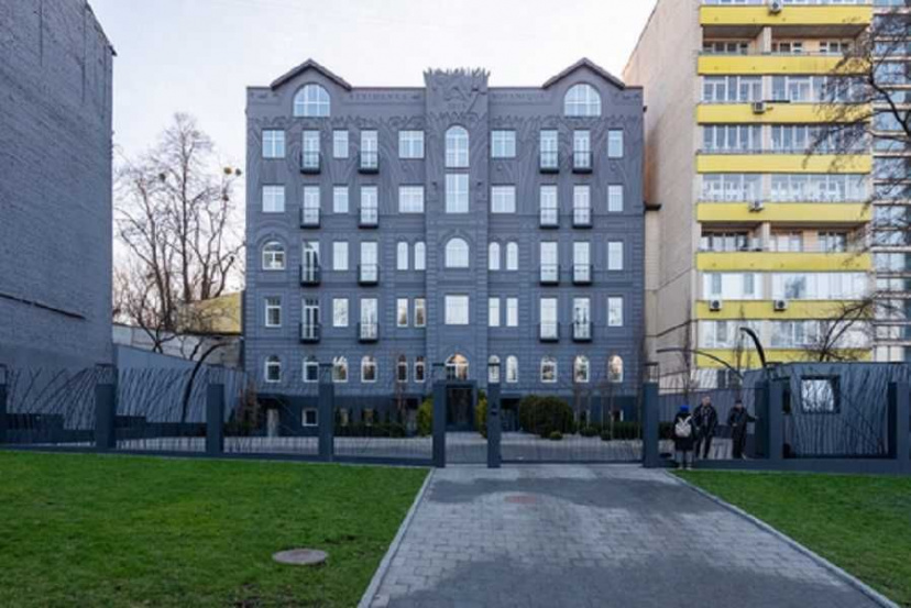 street A10862 Long term rentals Flats