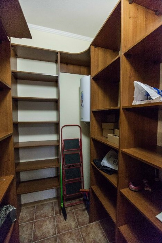 Zimmer, geräumiges Wohnzimmer A14074
