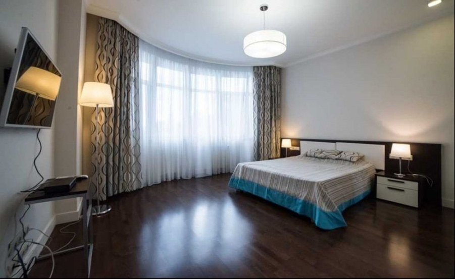 views A10940 Long term rentals Flats