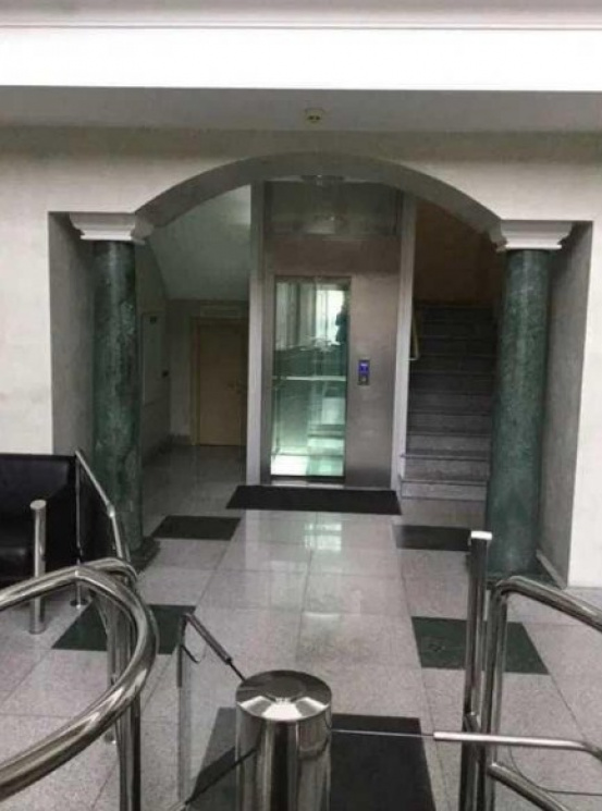Freistehendes Gebäude mit einer