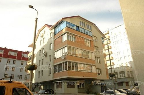 apartments Large 2-level apartment on