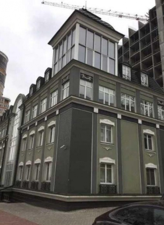 Freistehendes Gebäude mit einer