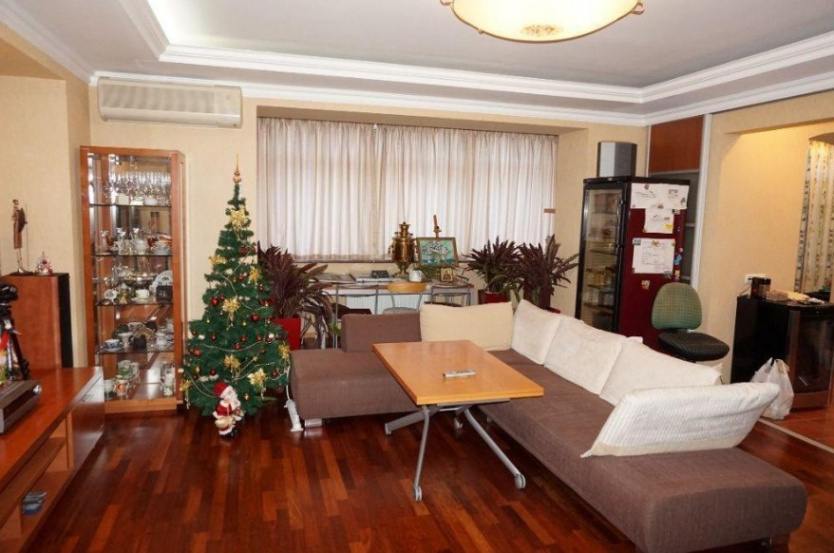 A49176 Long term rentals Flats and