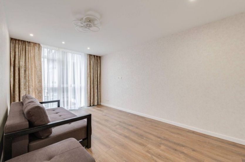 A49177 Long term rentals Flats and