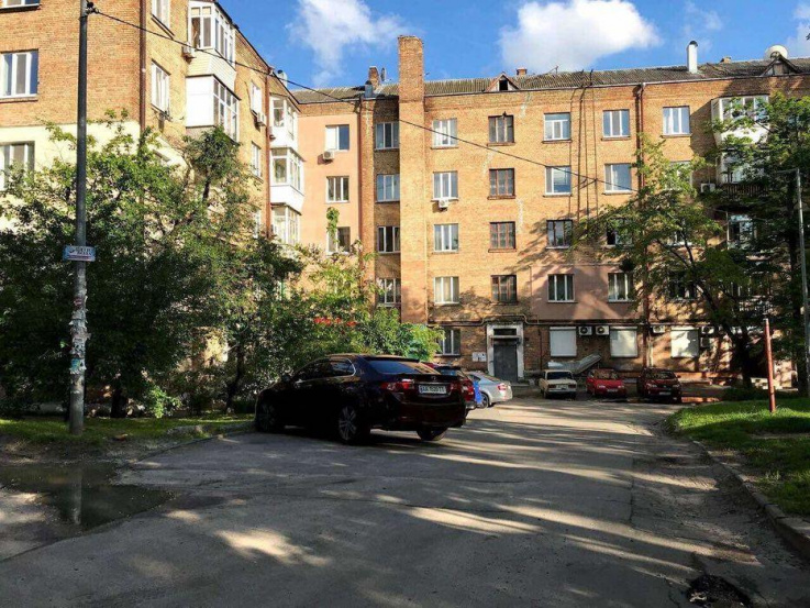 on Druzhby Narodov Boulevard A46981 For