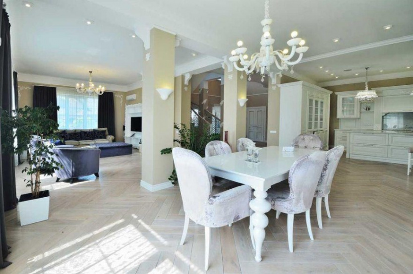 the suburbs of Kiev A42649 For Sale