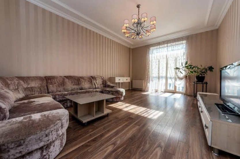 very center A20322 For Sale Flats and
