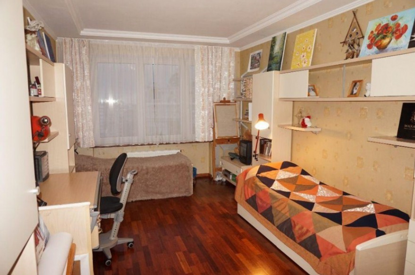 Flats and apartments Spacious 5-room