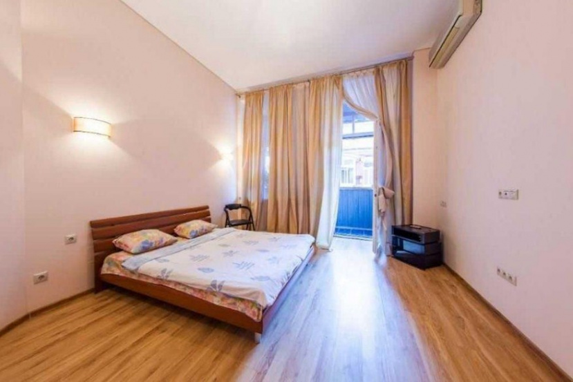 A49175 Long term rentals Flats and