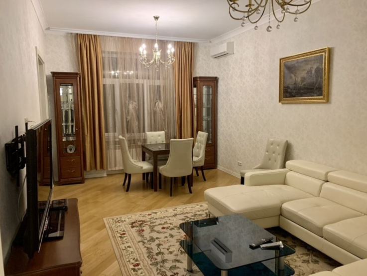 Intstitutskaya A10979 השכרה לטווח ארוך