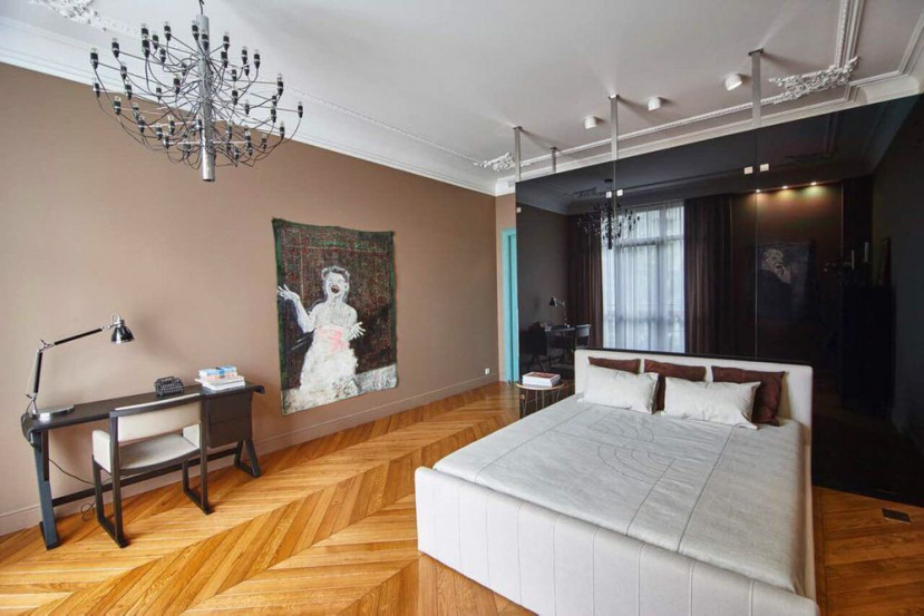 One-bedroom apartment in the Ambassador