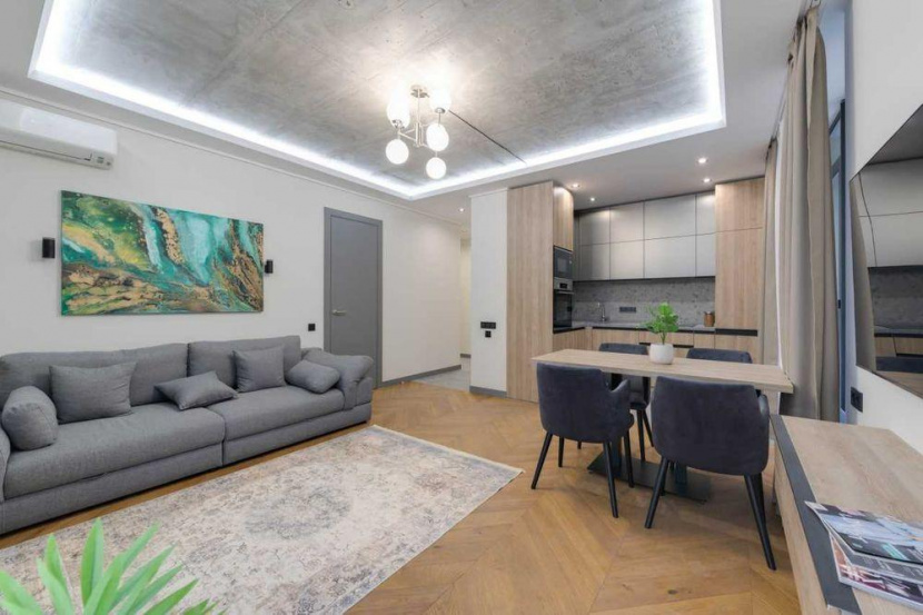 شقة فسيحة بتصميم حديث في مجمع سكني الحي