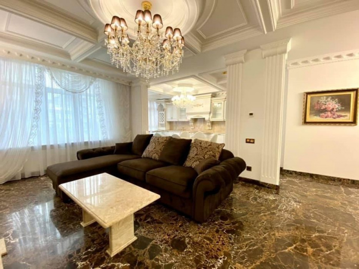 premium building Novopecherskie Lipki
