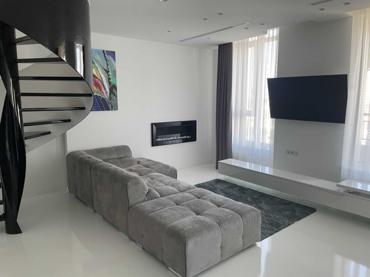 A10749 Long term rentals Flats and