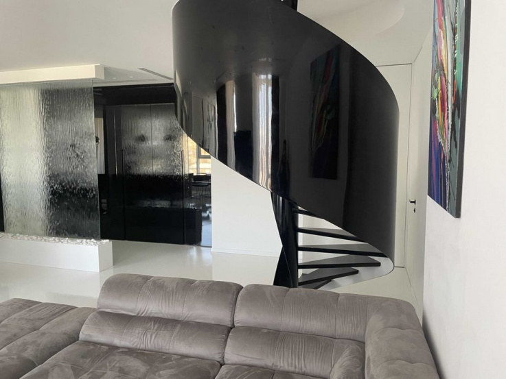 metro station A10749 Long term rentals