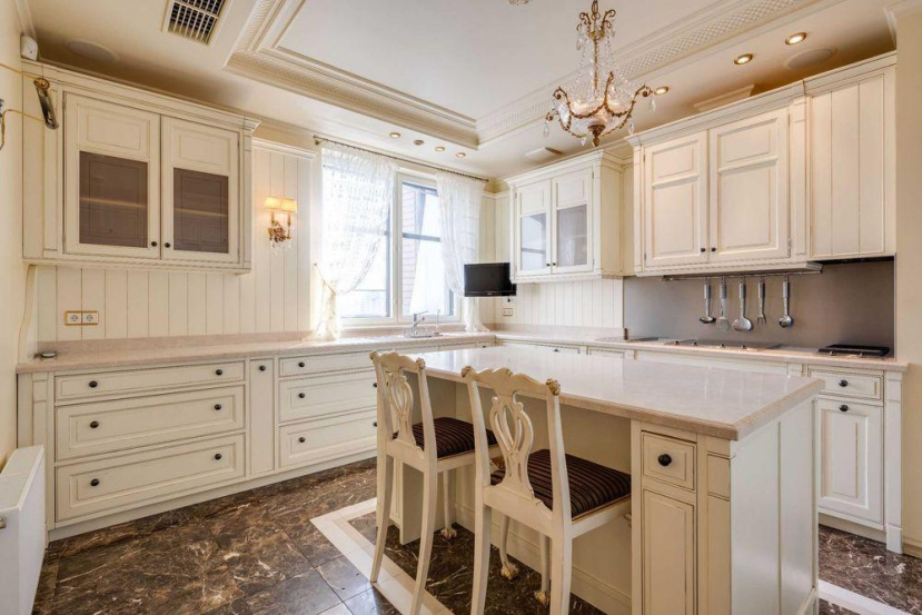 Bright 4-room apartment in the