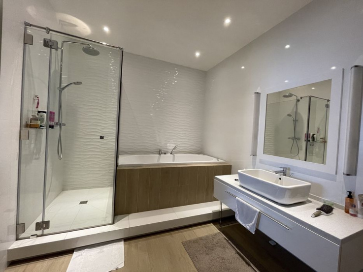 Long term rentals Flats and apartments