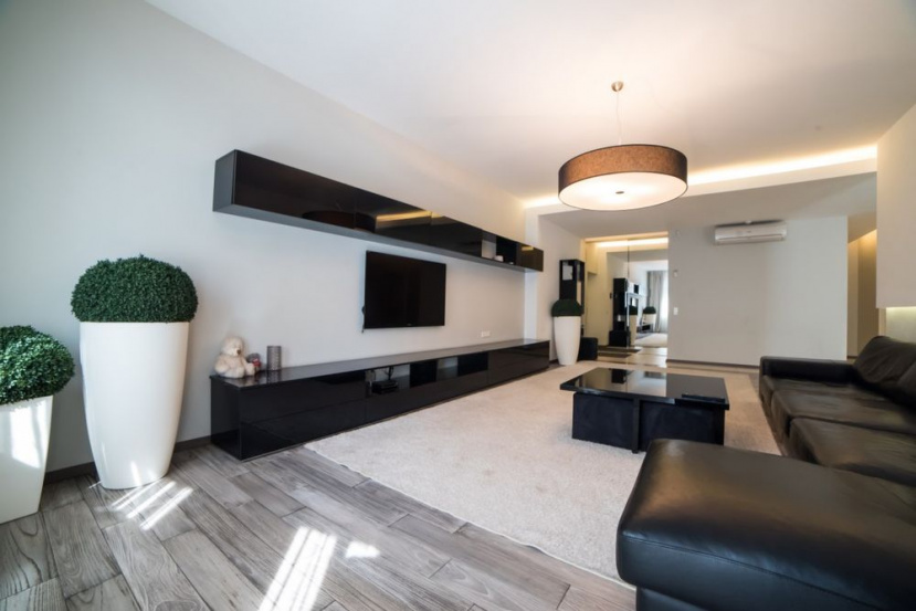 district A10659 Long term rentals Flats