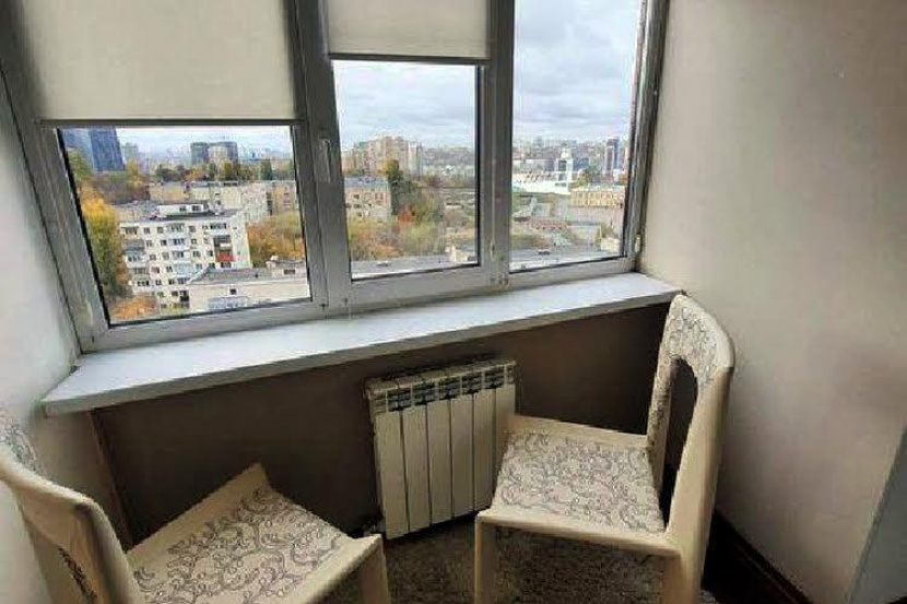 Spacious apartment with good repair on