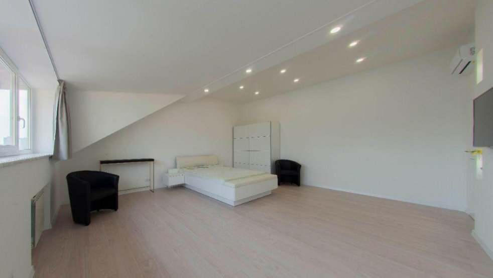 Neue helle Wohnung im Zentrum von Kiew