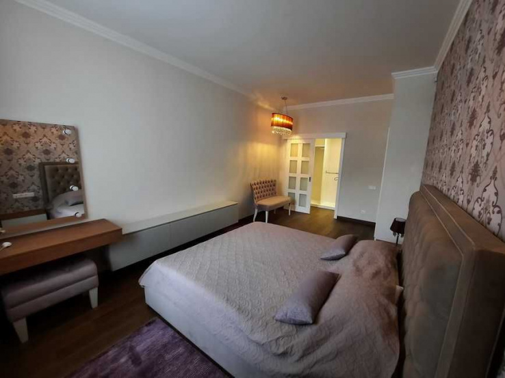 Flats and apartments Spacious 4-room
