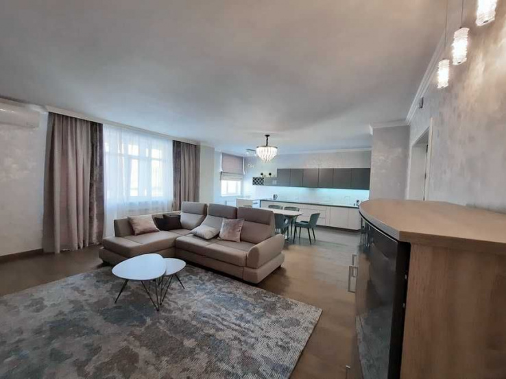 A10729 Long term rentals Flats and