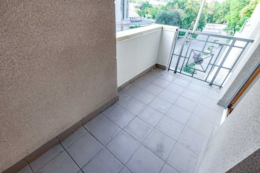 five-room apartment in Lipki area