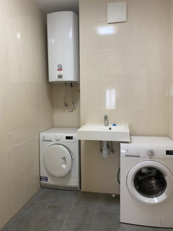 A10859 Long term rentals Flats and