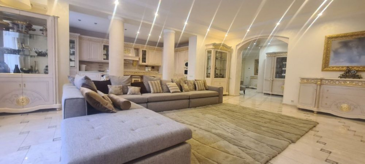 A10990 Long term rentals Flats and