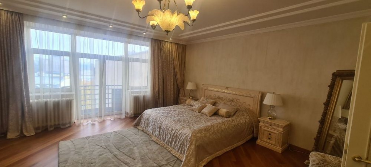 Long term rentals Flats and apartments 