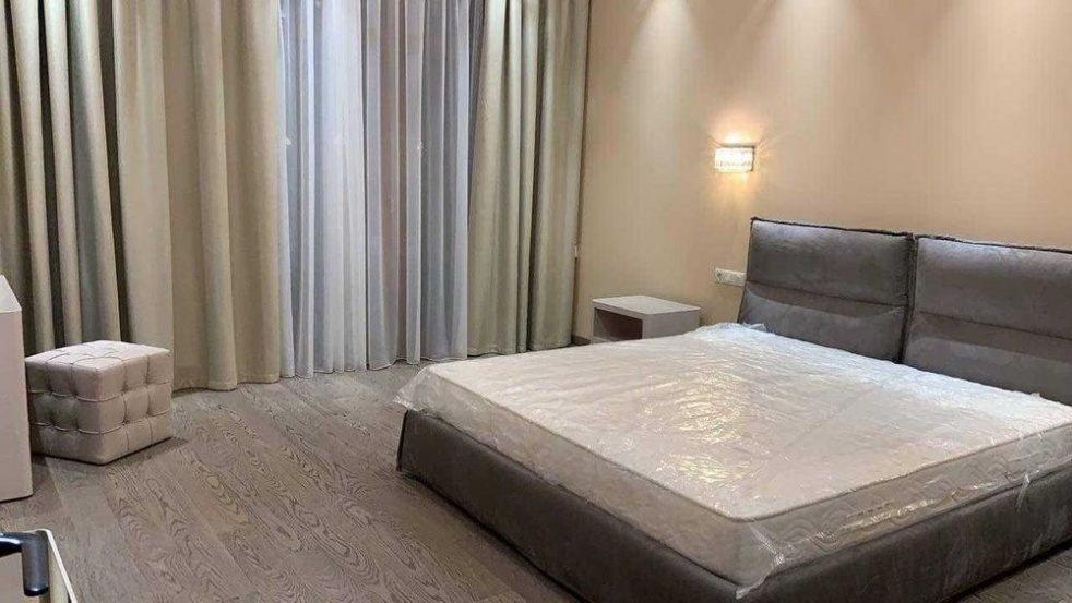 A10885 Long term rentals Flats and