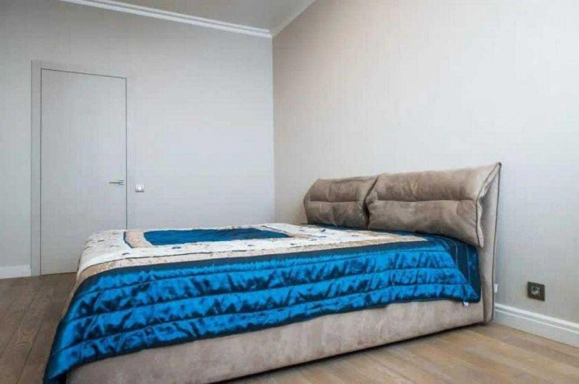 apartment on Dragomirova A47294 For