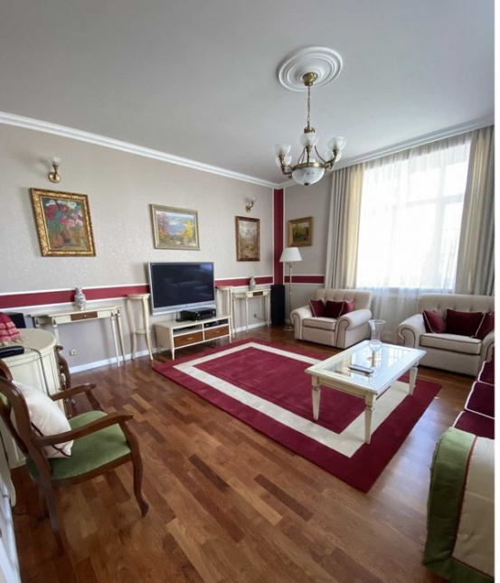 Long term rentals Flats and apartments
