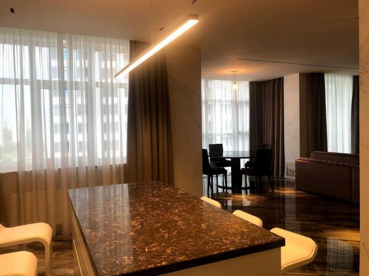 4-Zimmer-Wohnung in Novopecherskiye