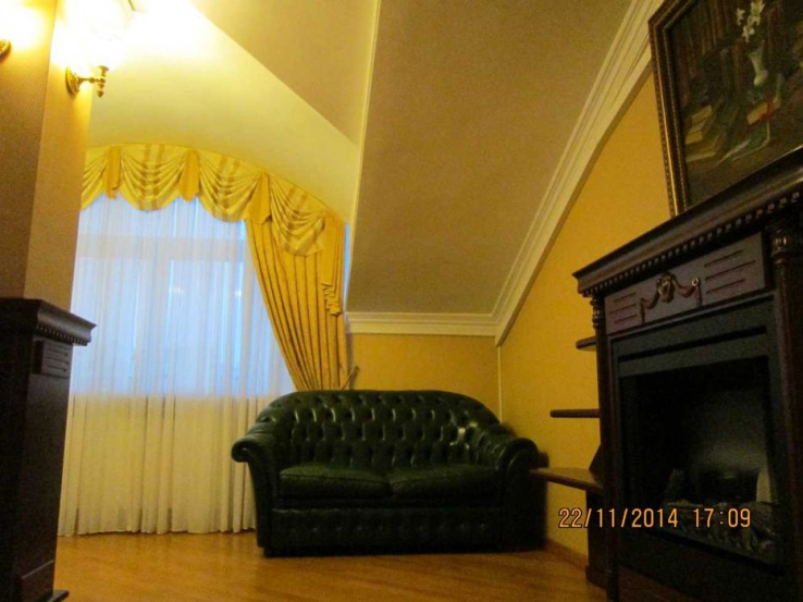 5-room apartment near Khreschatyk metro