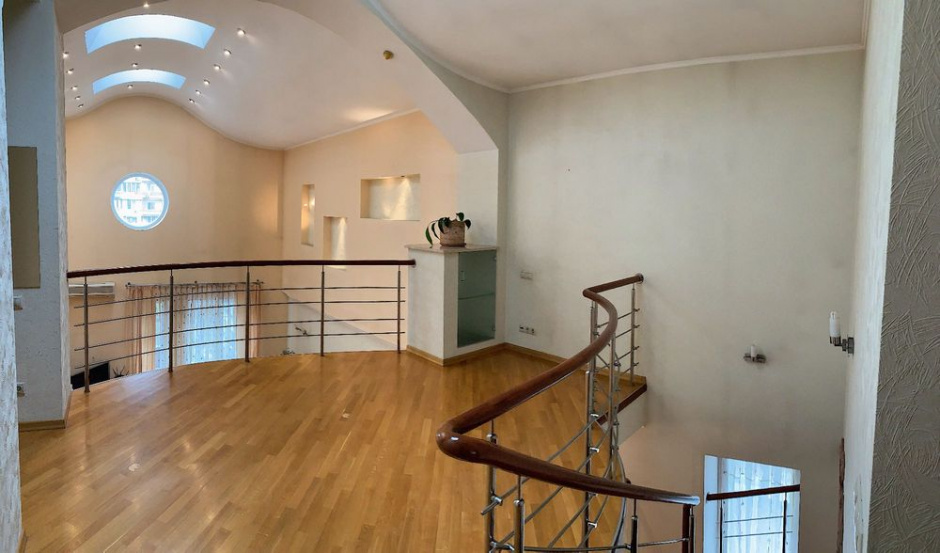 A10831 Long term rentals Flats and