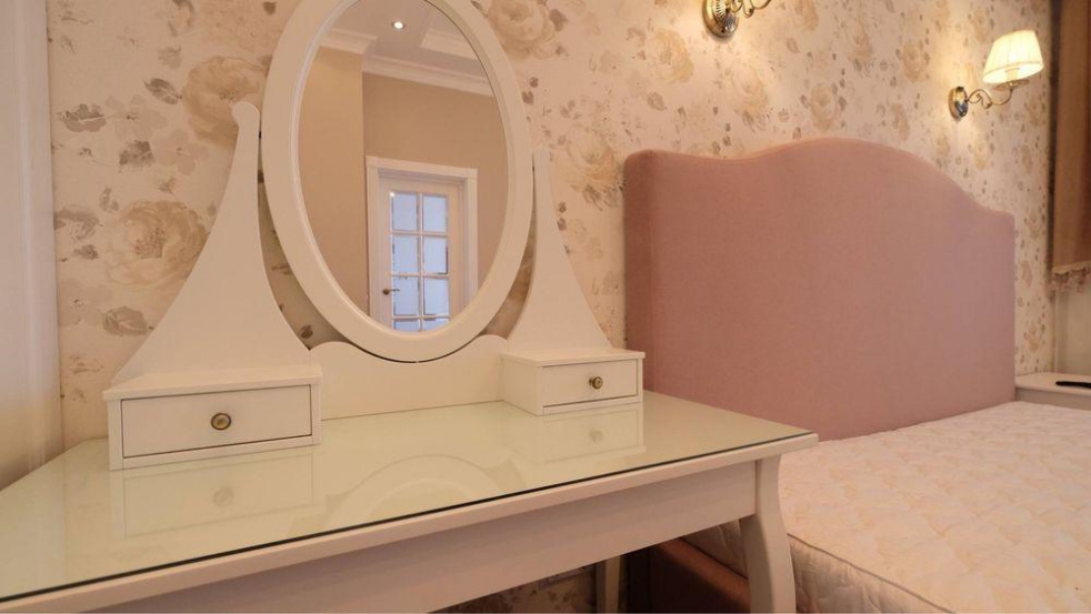 1-room apartment with a view,